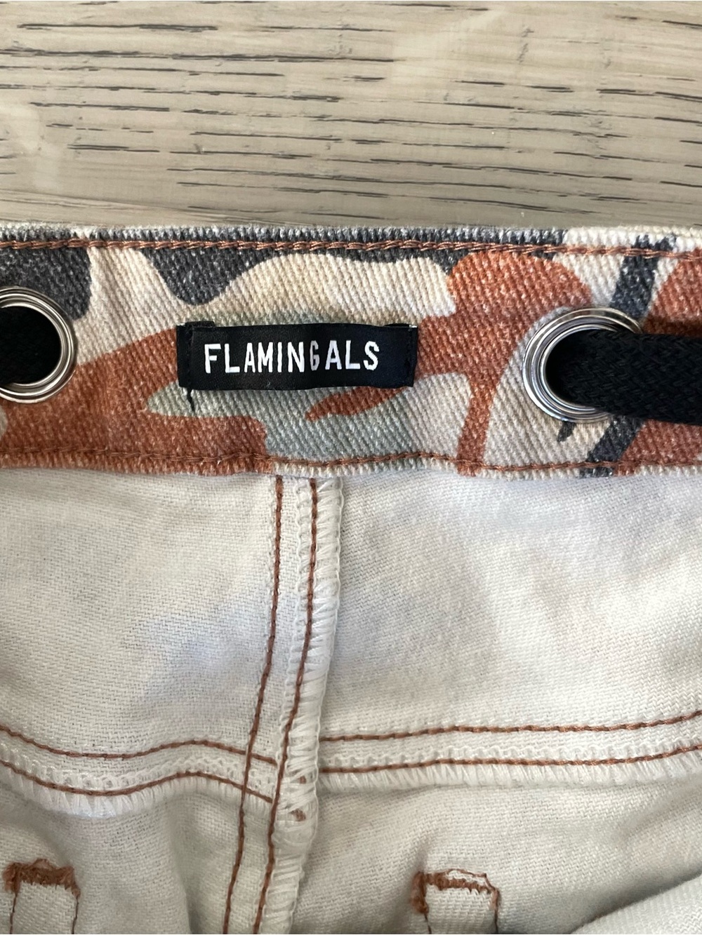 🔥FLAMINGALS🔥Camo Cargo Jorts, Small - Picture 2 of 4